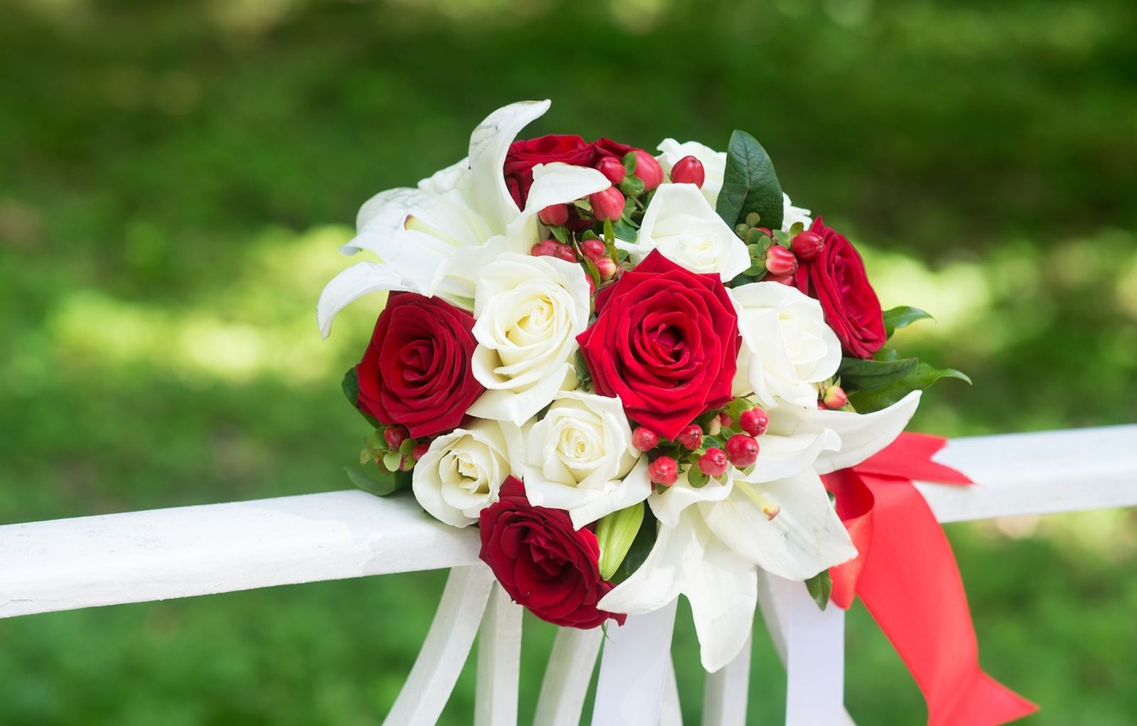 Букет из роз для свадьбы